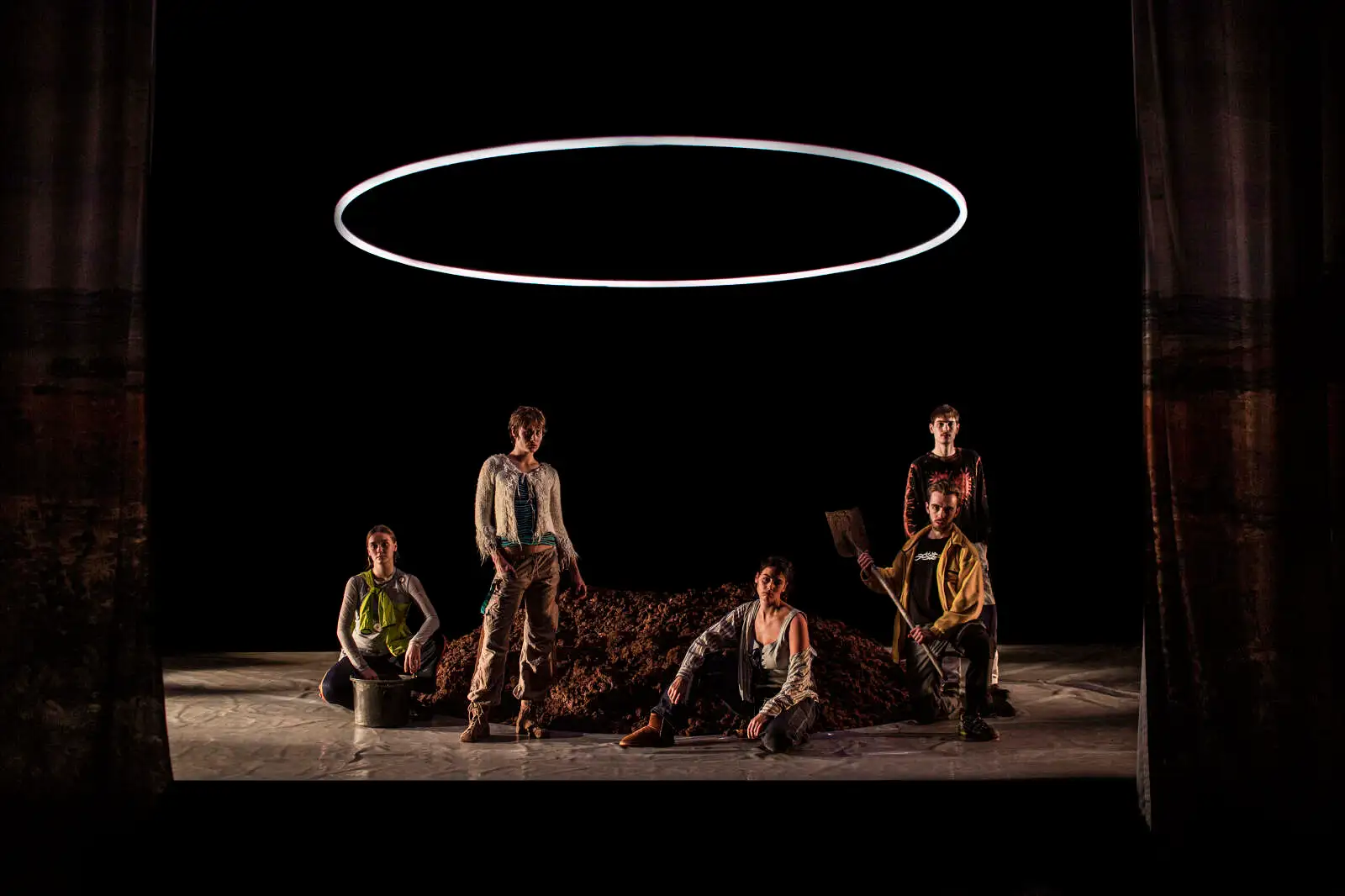 Forestillingen Praise The Land på Teater Momentum